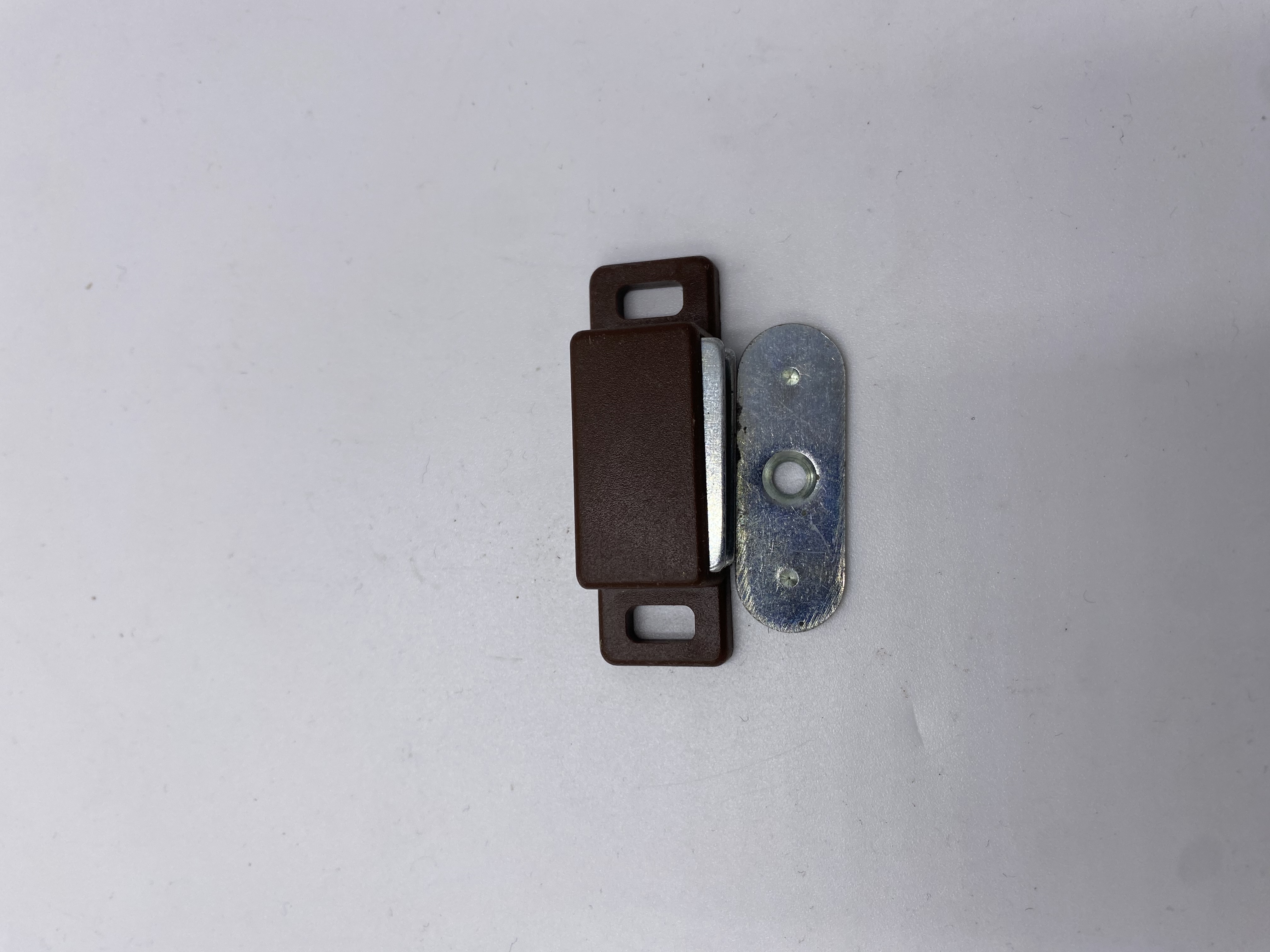 Magnetschnäpper braun